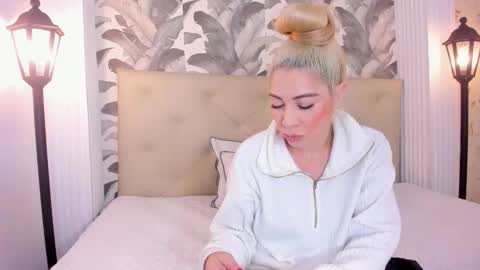 Snapshot of viktoria_davis_ chatting on 01/04/25, 03:49 Viktoria online show from 01/04/25, 03:49