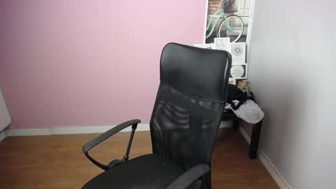 Snapshot of viktoria_lovely chatting on 12/17/24, 09:28 viktoria_lovely online show from 12/17/24, 09:28