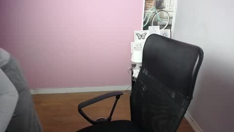 Snapshot of viktoria_lovely chatting on 12/20/24, 05:25 viktoria_lovely online show from 12/20/24, 05:25