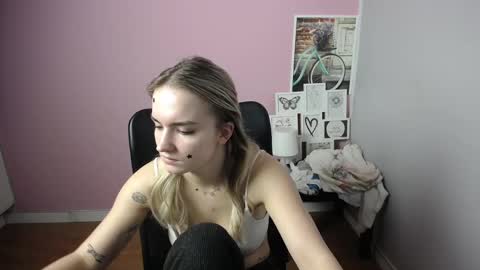 Snapshot of viktoria_lovely chatting on 12/21/24, 12:38 viktoria_lovely online show from 12/21/24, 12:38