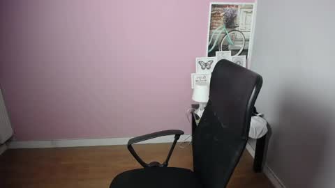 Snapshot of viktoria_lovely chatting on 12/23/24, 05:17 viktoria_lovely online show from 12/23/24, 05:17