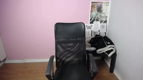 Snapshot of viktoria_lovely chatting on 02/10/25, 06:09 viktoria_lovely online show from 02/10/25, 06:09