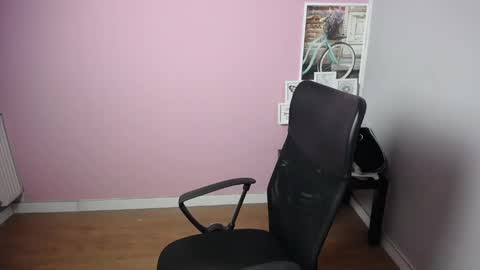 Snapshot of viktoria_lovely chatting on 02/12/25, 06:19 viktoria_lovely online show from 02/12/25, 06:19