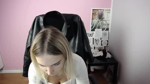 Snapshot of viktoria_lovely chatting on 10/13/25, 11:21 viktoria_lovely online show from 10/13/25, 11:21