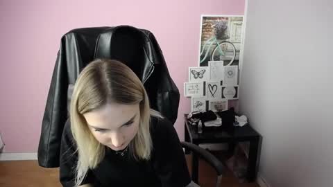 Snapshot of viktoria_lovely chatting on 10/22/25, 09:31 viktoria_lovely online show from 10/22/25, 09:31