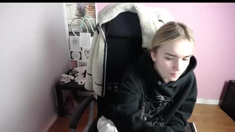 Snapshot of viktoria_lovely chatting on 12/23/25, 06:55 viktoria_lovely online show from 12/23/25, 06:55