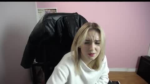 Snapshot of viktoria_lovely chatting on 01/16/26, 12:42 viktoria_lovely online show from 01/16/26, 12:42