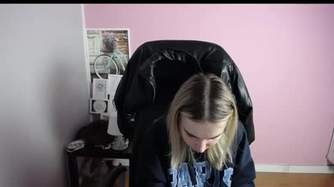 Snapshot of viktoria_lovely chatting on 02/05/26, 07:02 viktoria_lovely online show from 02/05/26, 07:02