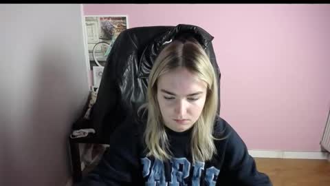 Snapshot of viktoria_lovely chatting on 02/16/26, 06:31 viktoria_lovely online show from 02/16/26, 06:31