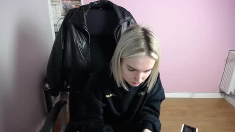 Snapshot of viktoria_lovely chatting on 02/17/26, 06:32 viktoria_lovely online show from 02/17/26, 06:32