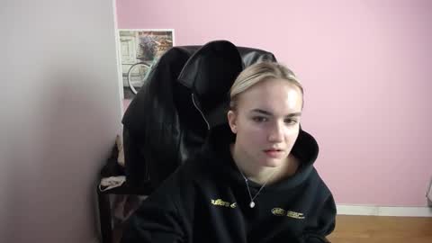 Snapshot of viktoria_lovely chatting on 03/06/26, 09:17 viktoria_lovely online show from 03/06/26, 09:17