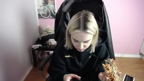 Snapshot of viktoria_lovely chatting on 03/26/26, 08:53 viktoria_lovely online show from 03/26/26, 08:53