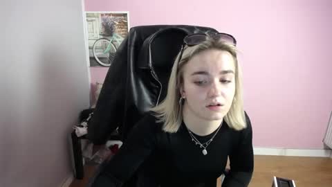 Snapshot of viktoria_lovely chatting on 04/29/26, 11:03 viktoria_lovely online show from 04/29/26, 11:03