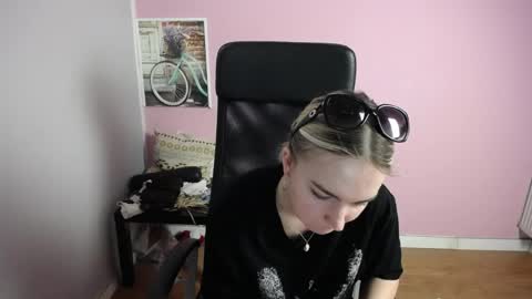 Snapshot of viktoria_lovely chatting on 05/05/26, 06:21 viktoria_lovely online show from 05/05/26, 06:21