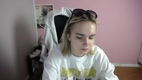 Snapshot of viktoria_lovely chatting on 05/20/26, 06:19 viktoria_lovely online show from 05/20/26, 06:19