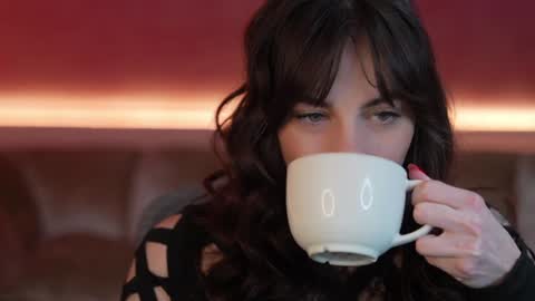 Snapshot of viktoria_storm chatting on 01/05/25, 01:26 Alisa online show from 01/05/25, 01:26