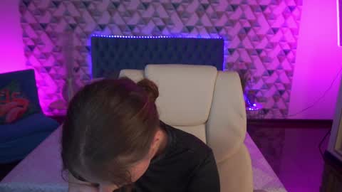 VikVikLove online show from 05/28/26, 08:06