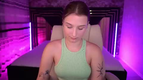 VikVikLove online show from 06/25/26, 07:40