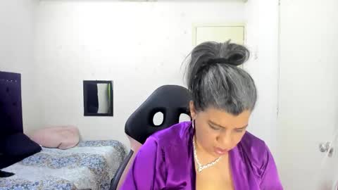 VIKY ADAMS online show from 10/22/25, 10:09