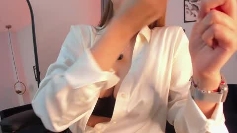 Victoria online show from 04/30/26, 10:25