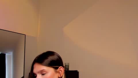 Snapshot of villalacute chatting on 12/19/25, 08:54 villalacute online show from 12/19/25, 08:54