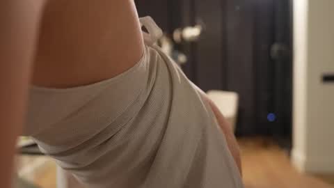 Snapshot of villanelle_l chatting on 02/14/25, 05:25 Lana online show from 02/14/25, 05:25