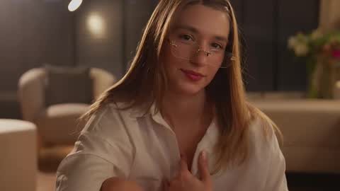 Snapshot of villanelle_l chatting on 11/07/25, 12:16 Lana online show from 11/07/25, 12:16