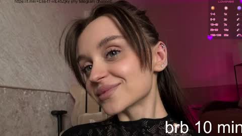 Snapshot of villuuvargas chatting on 04/06/26, 02:42 Eva online show from 04/06/26, 02:42
