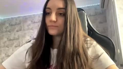 Ellie online show from 08/04/26, 05:43