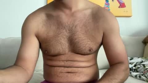 Snapshot of vincee2 chatting on 11/08/25, 03:01 vincee2 online show from 11/08/25, 03:01