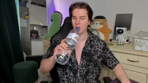 Vincent Strong online show from 05/10/26, 08:19