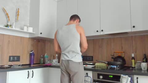 Snapshot of vincent_o chatting on 01/08/25, 09:00 Vincent. uncut 18cm online show from 01/08/25, 09:00