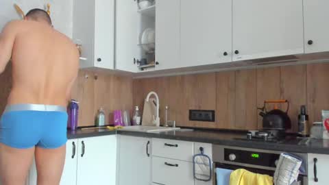 Snapshot of vincent_o chatting on 03/12/25, 07:35 Vincent. uncut 18cm online show from 03/12/25, 07:35