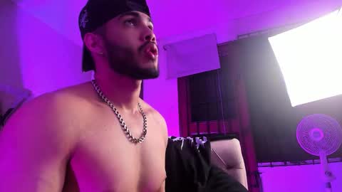 Snapshot of vincentblack_ chatting on 01/13/26, 04:18 Vincent online show from 01/13/26, 04:18