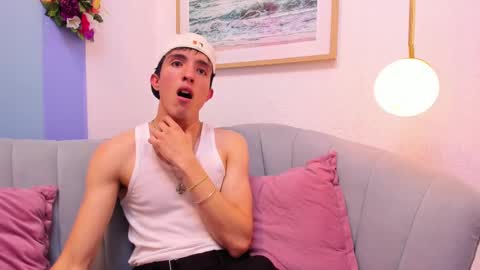 Snapshot of vinniematte chatting on 02/12/25, 03:51 vinniematte online show from 02/12/25, 03:51