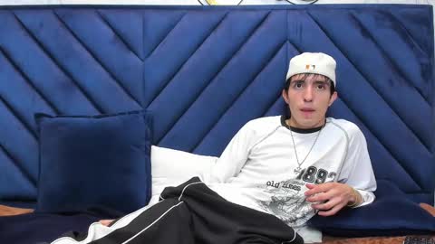 Snapshot of vinniematte chatting on 03/07/25, 02:57 vinniematte online show from 03/07/25, 02:57