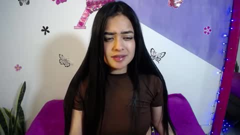 Snapshot of vio_let_ chatting on 02/09/26, 03:32 Daniela online show from 02/09/26, 03:32