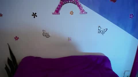 Snapshot of vio_let_ chatting on 03/12/26, 04:18 Daniela online show from 03/12/26, 04:18