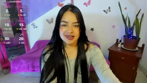 Snapshot of vio_let_ chatting on 05/10/26, 04:50 Daniela online show from 05/10/26, 04:50