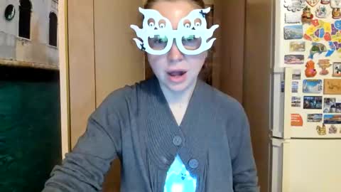 Snapshot of viodetta chatting on 10/31/25, 08:43 viodetta online show from 10/31/25, 08:43