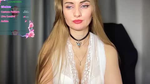 Snapshot of viola_1 chatting on 12/22/24, 12:16 Funny girl online show from 12/22/24, 12:16