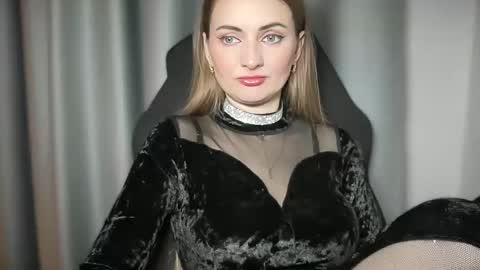 Snapshot of viola_1 chatting on 12/28/24, 08:47 Funny girl online show from 12/28/24, 08:47