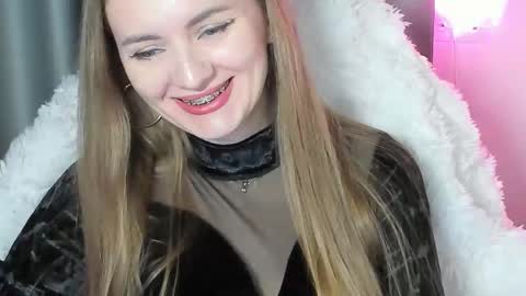 Snapshot of viola_1 chatting on 10/18/25, 11:16 Funny girl online show from 10/18/25, 11:16
