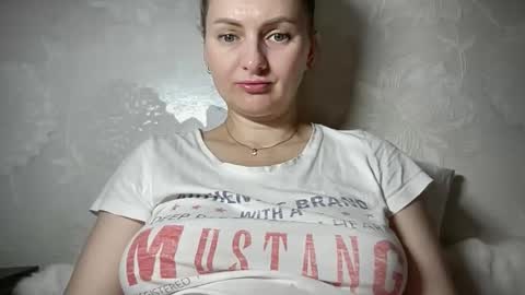 Snapshot of viola_1 chatting on 04/19/26, 11:42 Funny girl online show from 04/19/26, 11:42