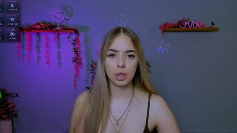 Snapshot of viola_sweet_ chatting on 05/31/26, 08:43 viola_sweet_ online show from 05/31/26, 08:43