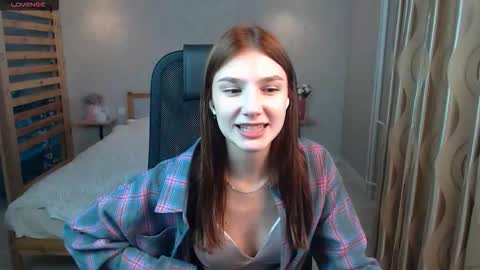 Snapshot of violaberry__ chatting on 09/15/25, 04:34 violaberry__ online show from 09/15/25, 04:34