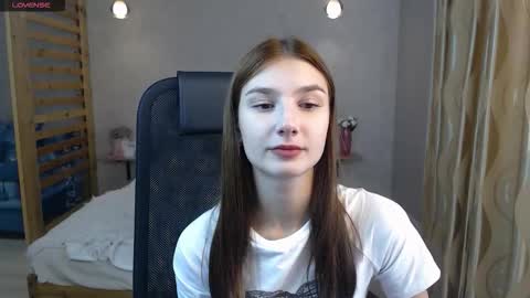 Snapshot of violaberry__ chatting on 09/27/25, 02:16 violaberry__ online show from 09/27/25, 02:16