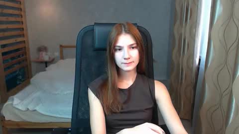 Snapshot of violaberry__ chatting on 10/12/25, 02:32 violaberry__ online show from 10/12/25, 02:32