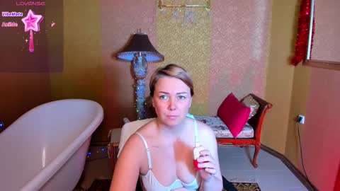 Viola online show from 12/21/25, 04:30