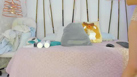 violeet_gray online show from 11/27/25, 11:34